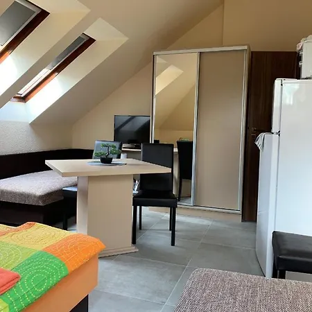 Bed & Breakfast Balaton Kinizsi Apartman Siofok