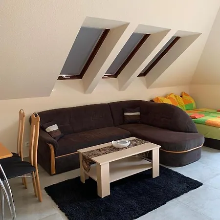 Bed & Breakfast Balaton Kinizsi Apartman