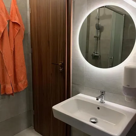 Bed & Breakfast Balaton Kinizsi Apartman