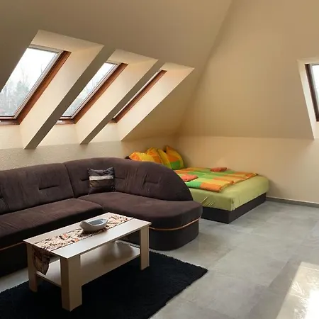 Bed & Breakfast Balaton Kinizsi Apartman
