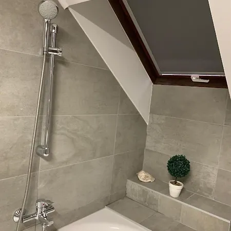 Bed & Breakfast Balaton Kinizsi Apartman 3*