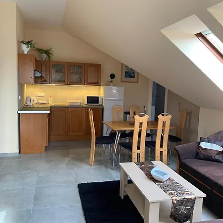 Balaton Kinizsi Apartman Bed & Breakfast