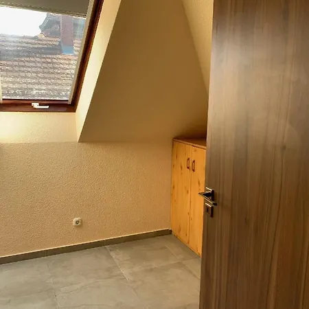 Bed & Breakfast Balaton Kinizsi Apartman