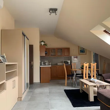 Balaton Kinizsi Apartman Bed & Breakfast 3*