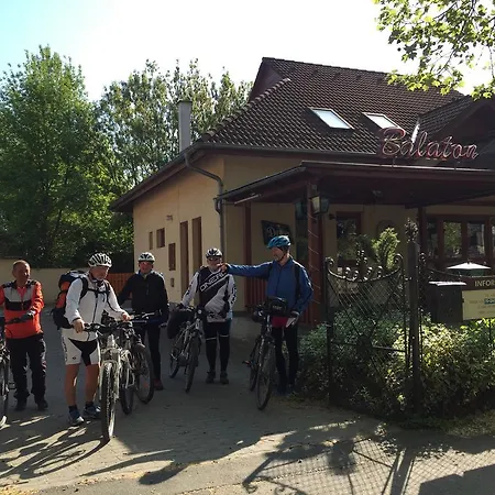 Bed & Breakfast Balaton Kinizsi Apartman