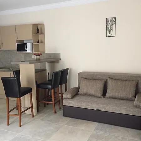 Bed & Breakfast Balaton Kinizsi Apartman