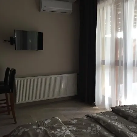 Balaton Kinizsi Alojamento de Acomodação e Pequeno-almoço 3*