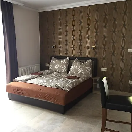 Alojamento de Acomodação e Pequeno-almoço Balaton Kinizsi 3*