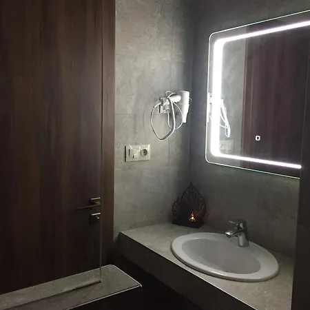 Bed & Breakfast Balaton Kinizsi Apartman