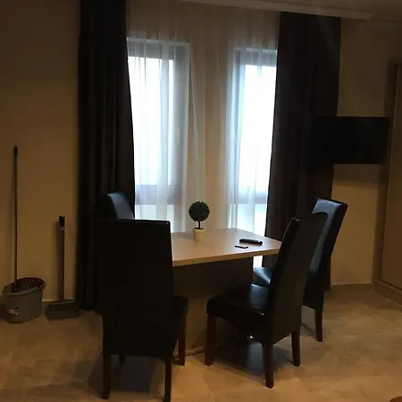 Balaton Kinizsi Apartman *