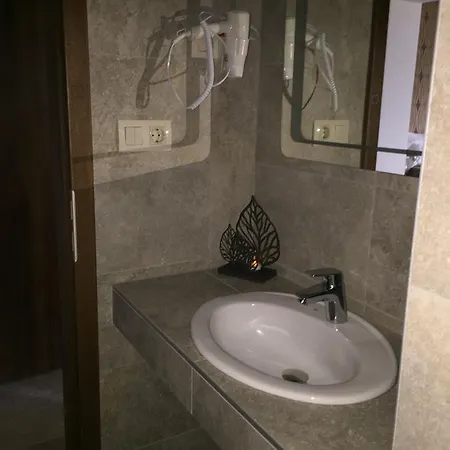 Balaton Kinizsi Apartman Bed & Breakfast *