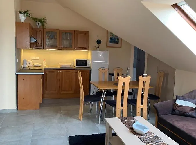 Balaton Kinizsi Apartman Frühstückspension