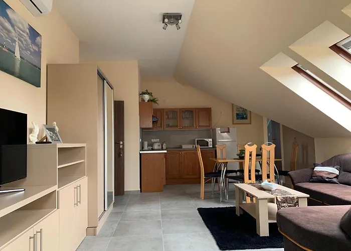 Balaton Kinizsi Apartman Frühstückspension 3*