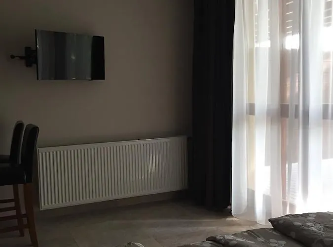 Balaton Kinizsi Apartman Frühstückspension 3*