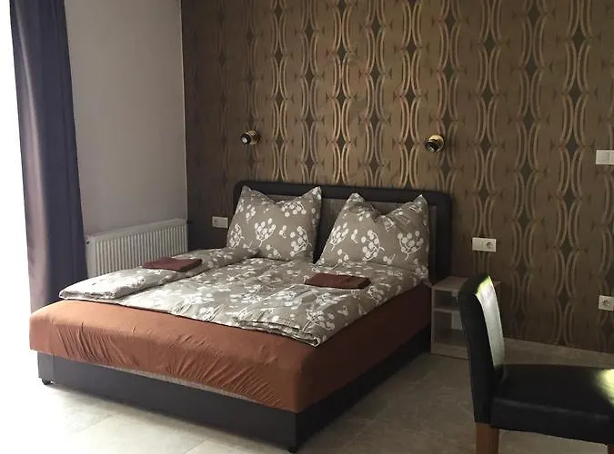 Frühstückspension Balaton Kinizsi Apartman 3*