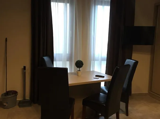 Balaton Kinizsi Apartman 3*