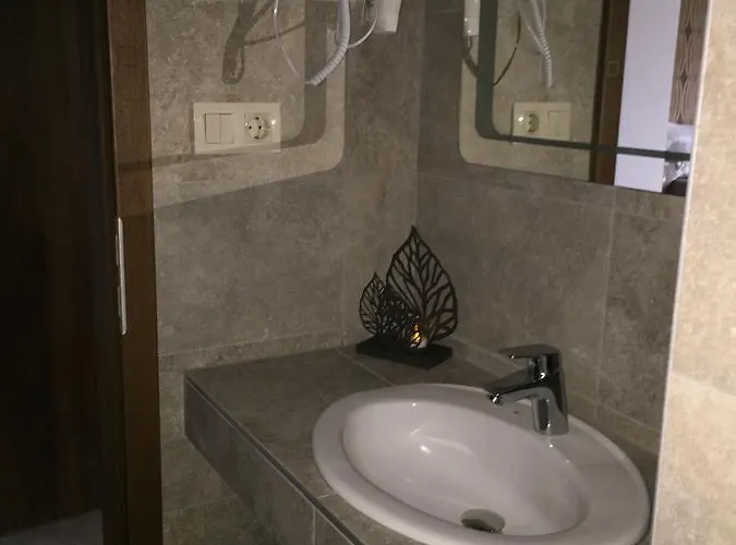 Balaton Kinizsi Apartman Frühstückspension 3*